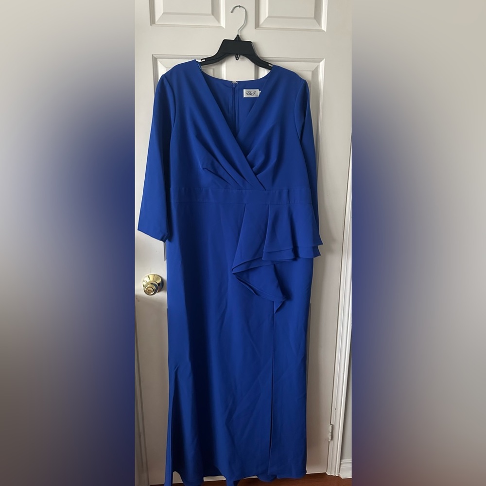 NWT Stunning Plus Size Eliza J Dress In Electric Blue!